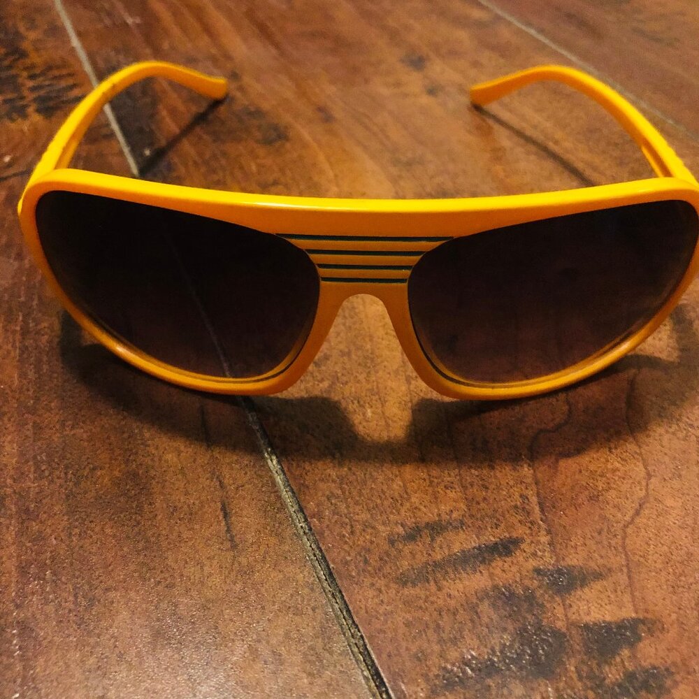 VINTAGE KIDS YELLOW RETRO 80S LOOKING AVAITOR SUNGLASSES
